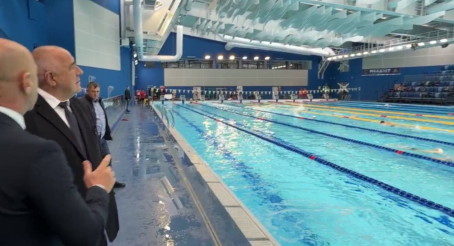 Борисов инспектира плувен басейн 